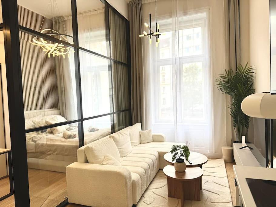 Apartment 5 Min Dancing House Prague, Luxury And Modern
